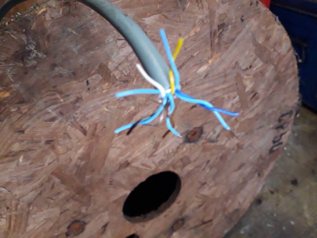 Rouleau de câble téléphonique à vendre