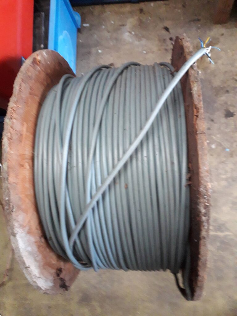 Rouleau de câble téléphonique à vendre